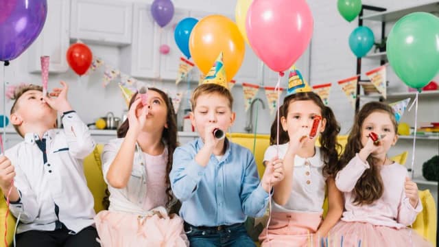 Jak łatwo wiązać balony razem – proste kroki do pięknych dekoracji na imprezy Jak łatwo wiązać balony razem – proste kroki do pięknych dekoracji na imprezy