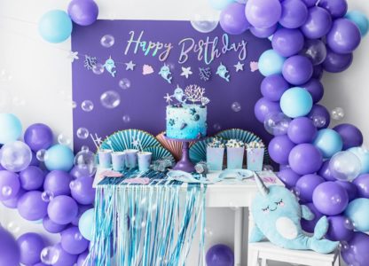 Przyjęcie urodzinowe z motywem narawli i balonem foliowym