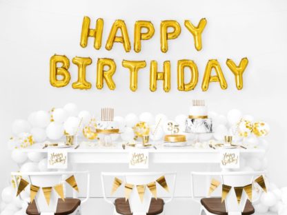 Stół urodzinowy i napis z balonów foliowych
