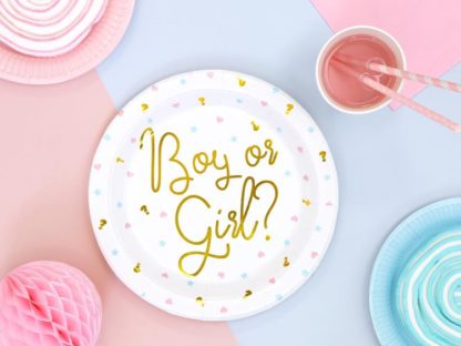 Biały talerzyk z napisem "boy or girl"