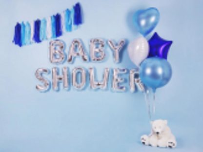 Napis "baby shower" z balonów w kształcie liter