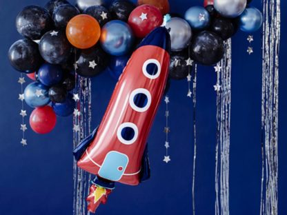 Balon foliowy w kształcie rakiety i mniejsze baloniki kolorowe