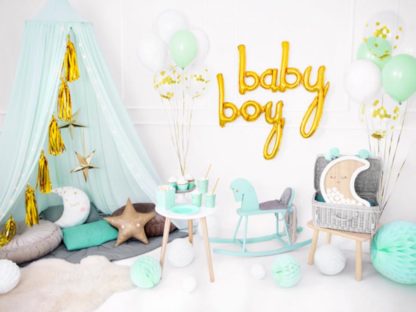 Balonowy napis na ścianie "baby" i "boy"