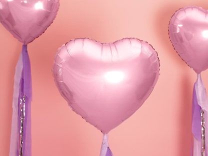 Różowe balony foliowe w kształcie serc